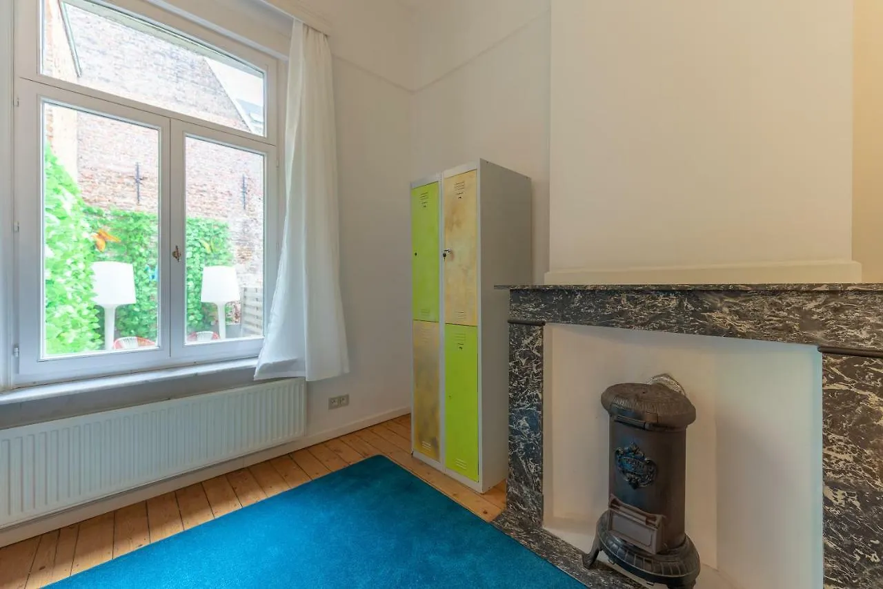 Antwerp Hostel 0*,